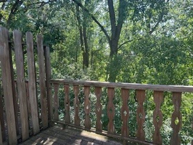 Building Photo - Spacious 2 bed, 1 bath