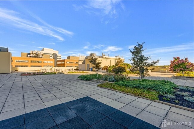 Building Photo - 1 Spring St