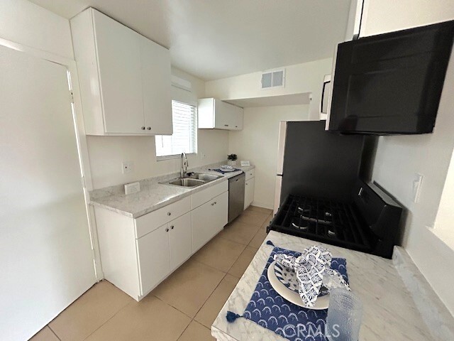 Building Photo - 37111 Cathedral Canyon Dr