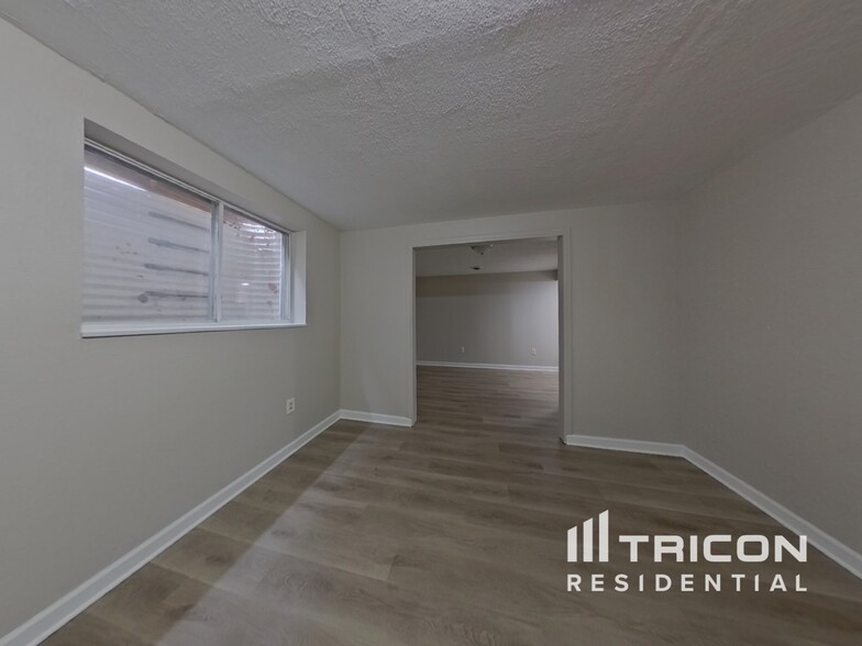 Building Photo - 10560 W 104th Pl