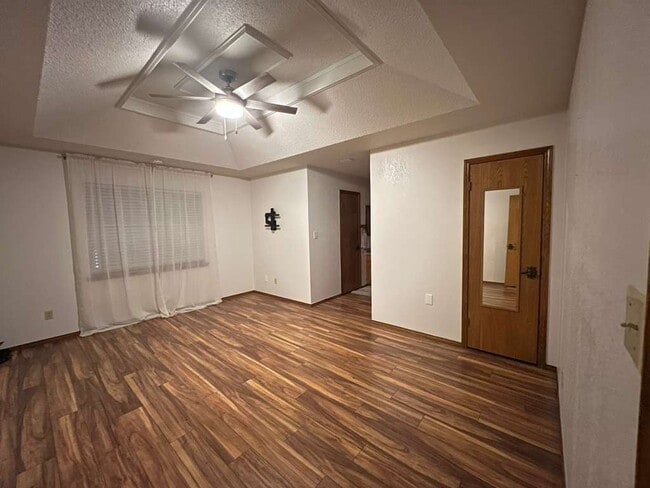 Building Photo - 812 Santa Anna Dr