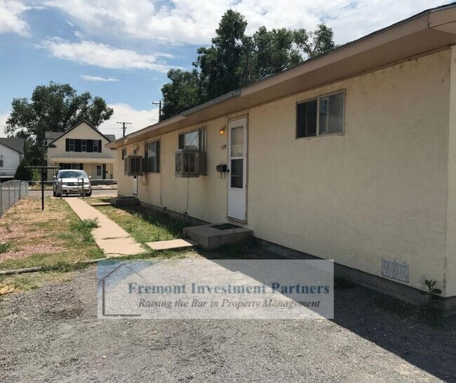 Primary Photo - 1127 Crystal Pl