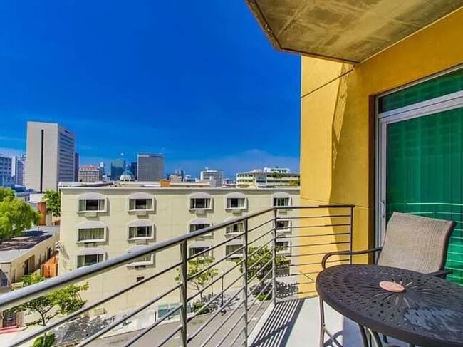 Building Photo - Downtown Views from Cortez Hill! Tall Ceil...
