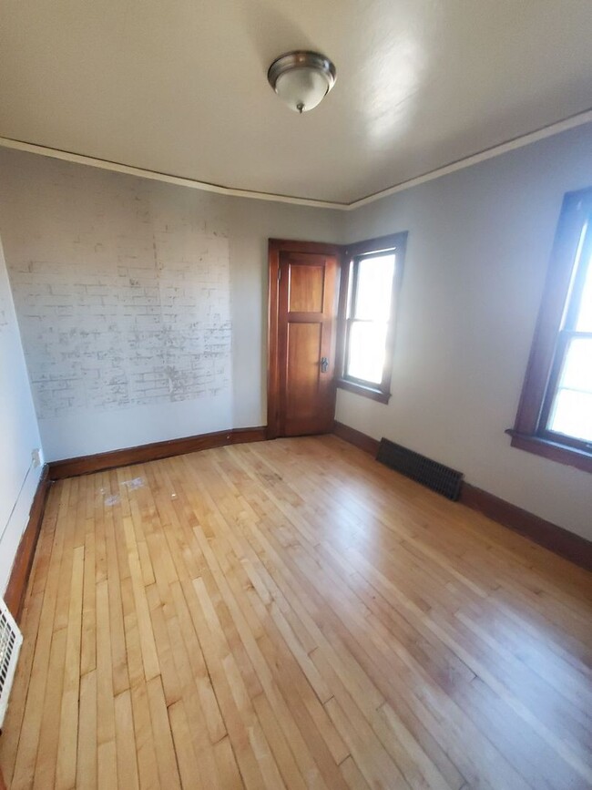 Building Photo - 2870-2872-2872 N 59th St