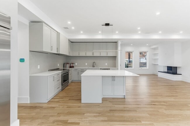 Building Photo - 82 Louise Rd