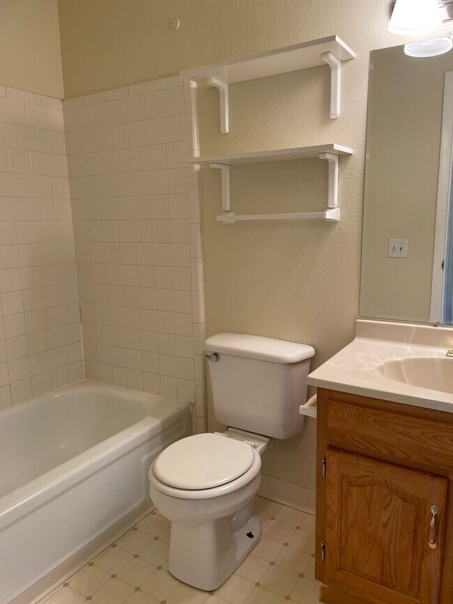 Building Photo - 1 bed/1 bath apartment close to CSU, bike trails, restaurants, shopping and more!