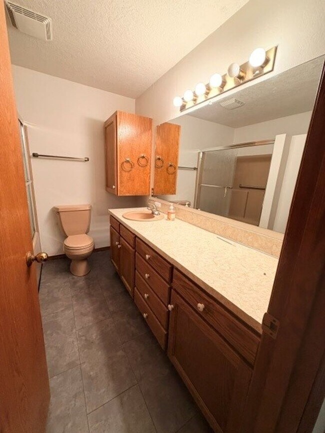 Building Photo - Charming 3-Bedroom Home with Garage & Lawn Care Included