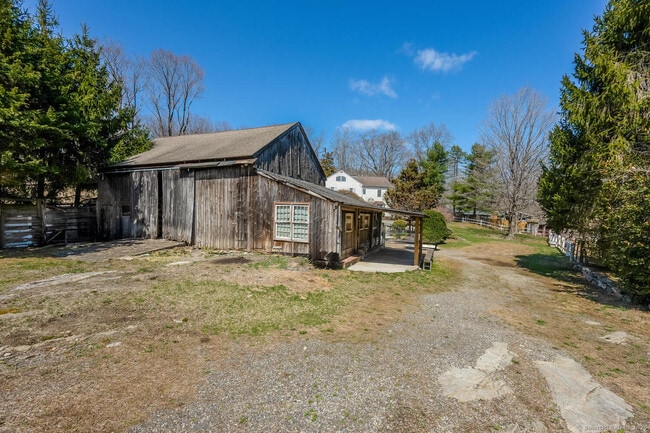 Building Photo - 175 Mountain Rd