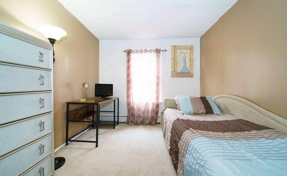 Building Photo - 136 W 117th St