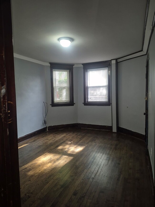 Building Photo - 2813 S Lawndale Ave
