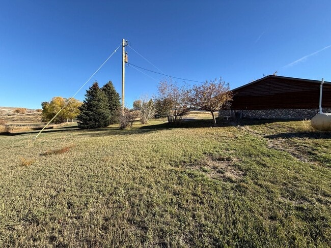 Building Photo - 3 Bed 2 Bath Large Semi-Rural Modern Beautiful Home