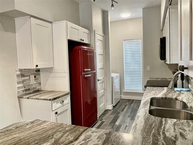 Building Photo - 2450 Wickersham Ln