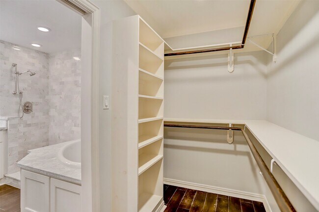 Building Photo - 5438 Briarbend Dr
