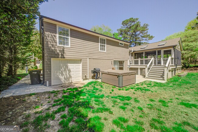 Building Photo - 209 Cedar Dr