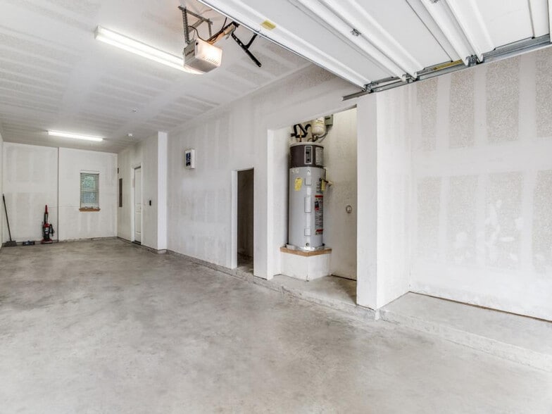 Building Photo - 501 W 30th St
