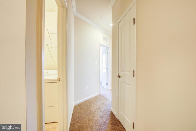 Building Photo - 426 Exchange Avenue