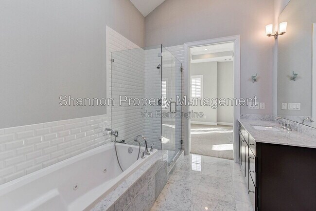 Building Photo - 1215 W 24th St