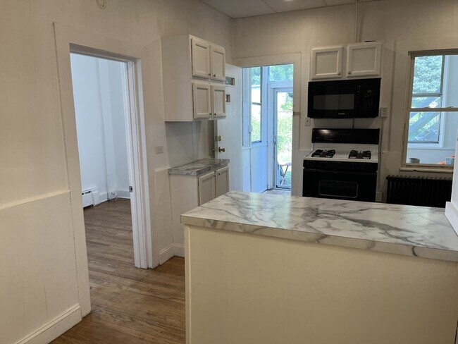 Building Photo - 191 N Hamilton St