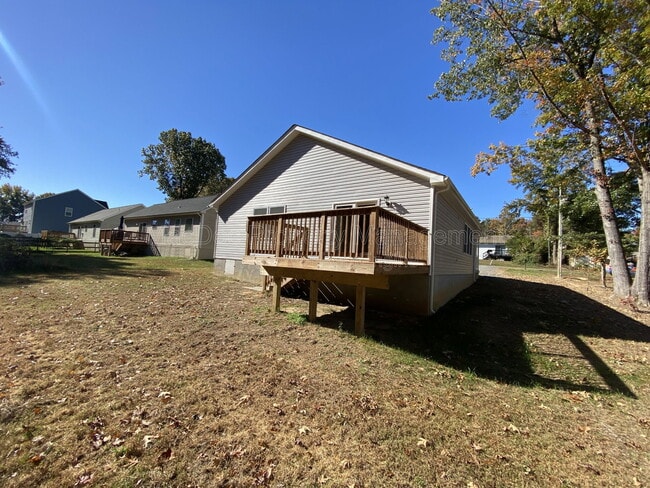 Building Photo - 77 Lakeview Dr