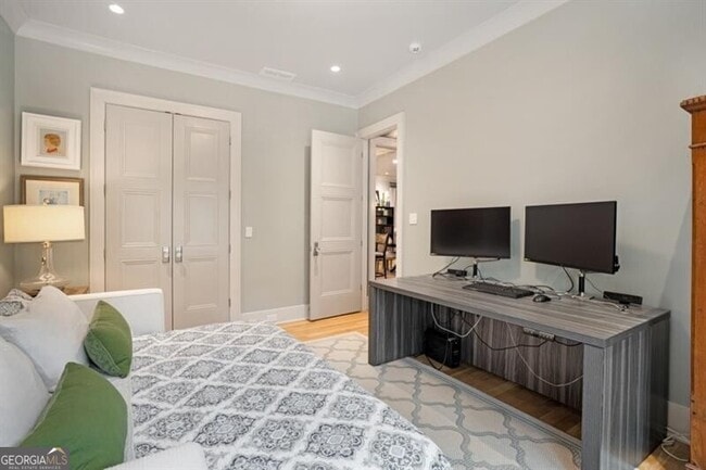 Building Photo - 407 8th St NE