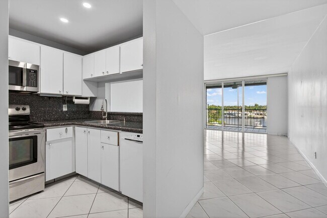 Building Photo - 777 S Federal Hwy