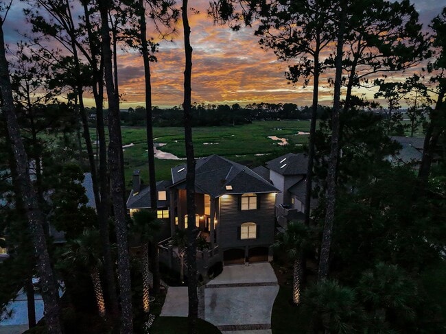 Building Photo - Spectacular Sea Pines Home - Marsh/Water Views!