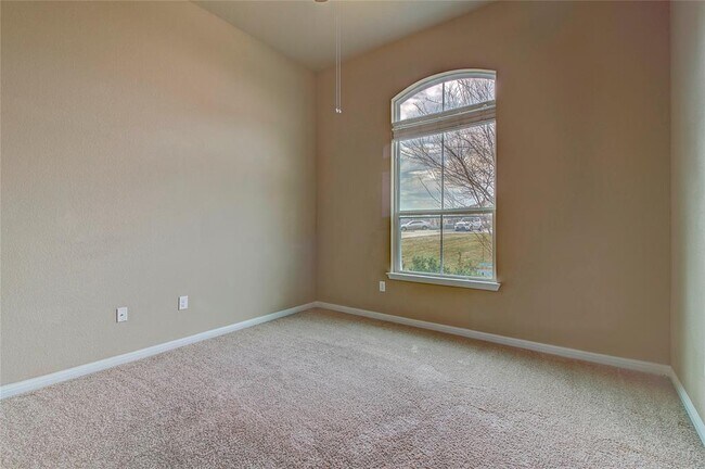 Building Photo - 225 Deep Creek Dr