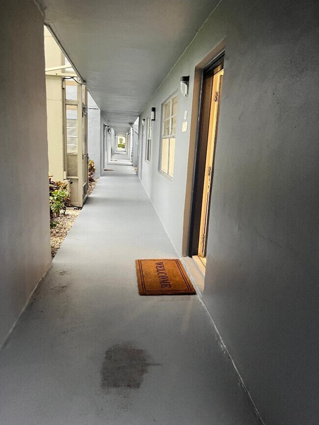 Building Photo - 253 Burgundy Ave