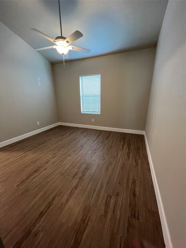 Building Photo - 9722 Pelsey St