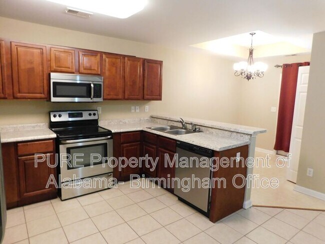 Building Photo - 2755 Southwood Ln