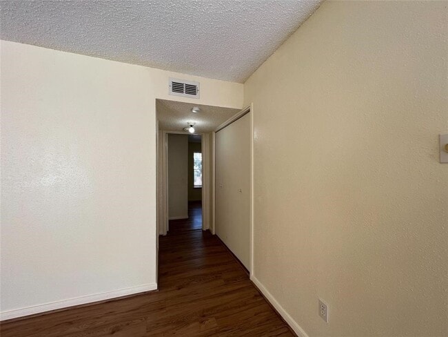 Building Photo - 12400 Overbrook Ln
