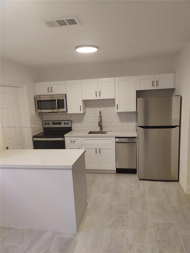 Building Photo - 1400 NW 2nd Ave