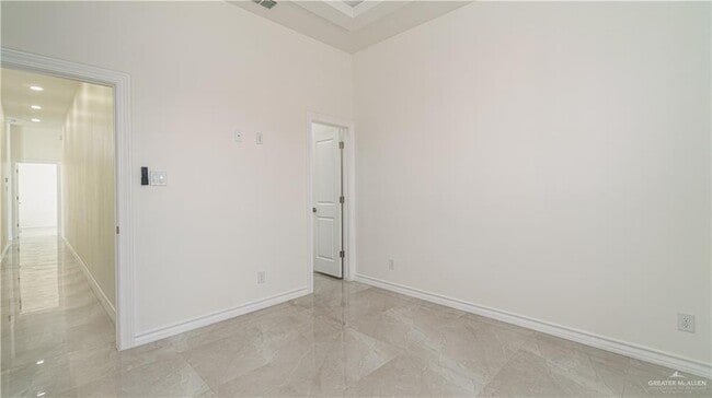 Building Photo - 2804 Magnolia Dr