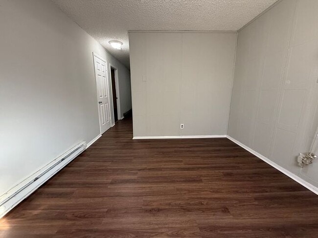 Building Photo - Just renovated!! Inglewood 1 bedroom duplex by park!! Pets okay!