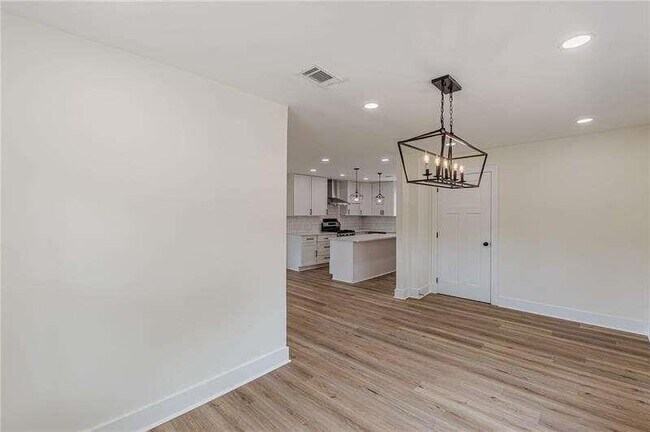 Building Photo - 525 Rosemont Dr