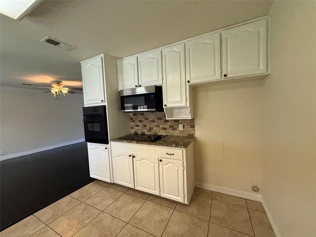 Building Photo - 1135 Park Center St