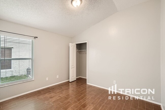 Building Photo - 557 Lake Cypress Cir