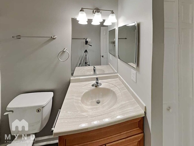 Building Photo - 7954 Tiburon Cir