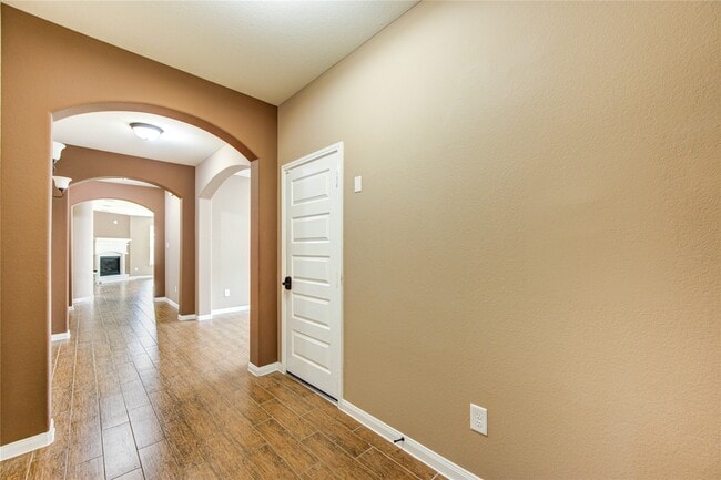 Building Photo - 18318 Russett Green Dr