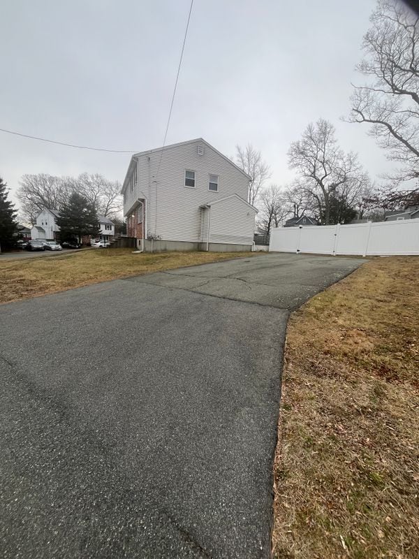 Building Photo - 31 Bossi Ave