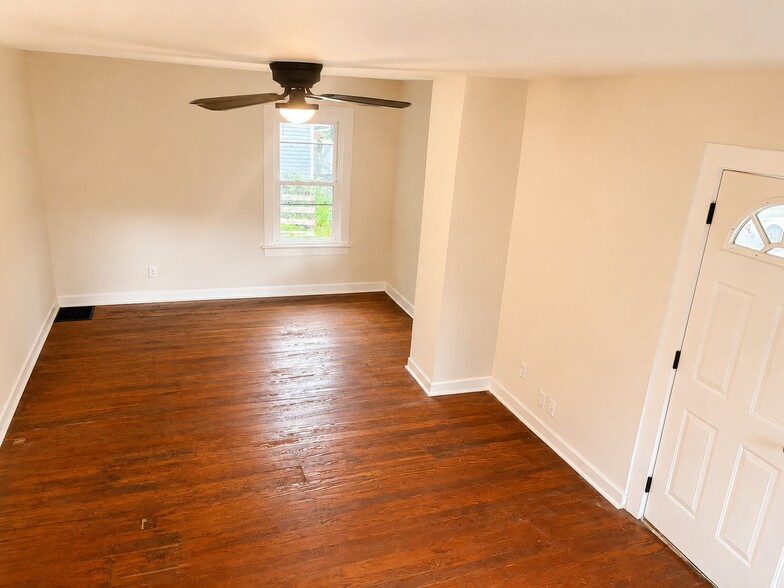 Building Photo - 31 Elmont Ave
