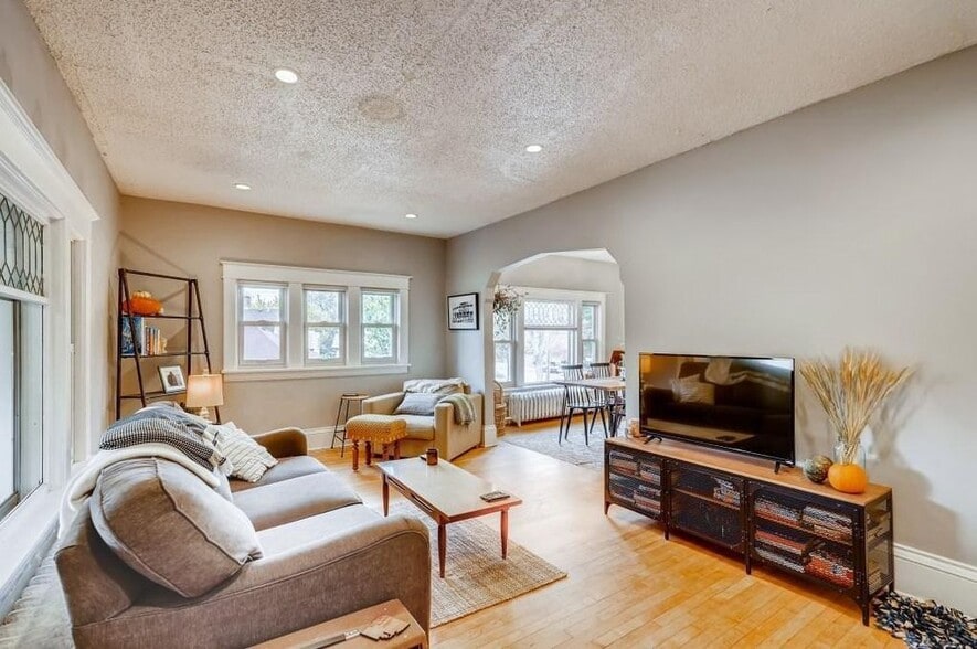 Building Photo - 3405 Minnehaha Ave