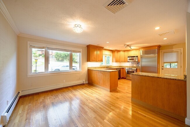 Building Photo - 6 Peachtree Ln