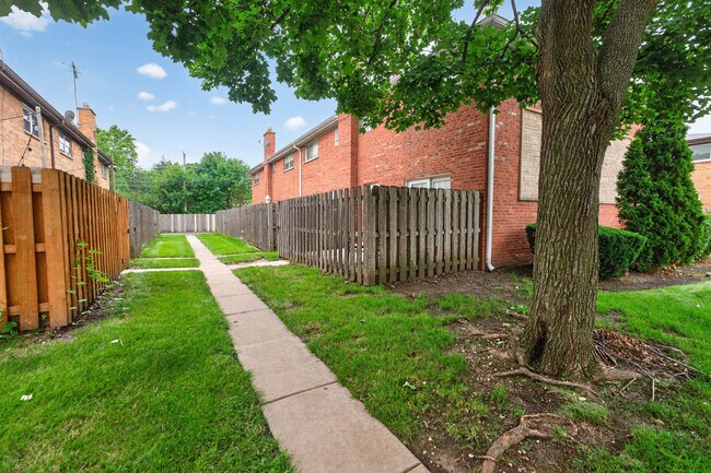 Building Photo - 210 Linn Ct