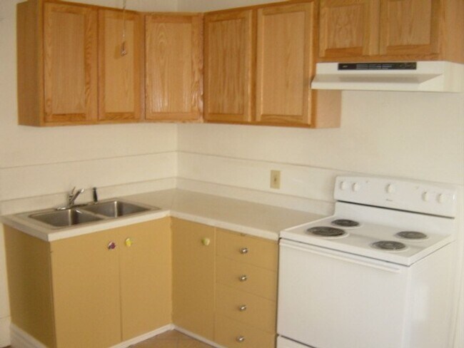 Building Photo - 108 N 28th Ave W