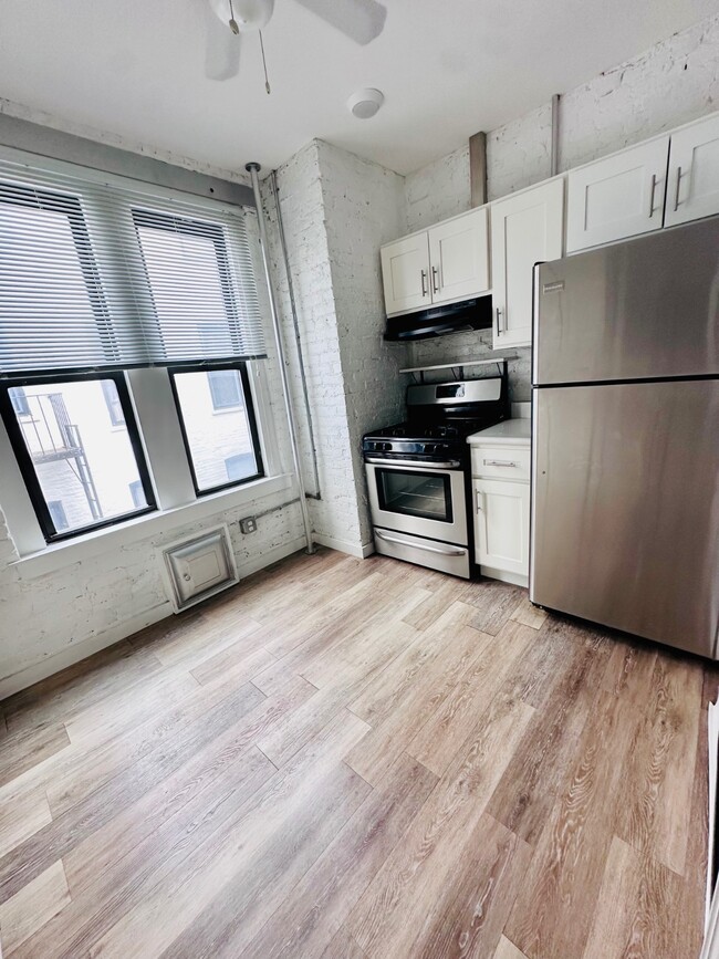 Building Photo - 323 Marine Ave