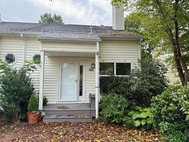 Primary Photo - 326 Riverside Ave