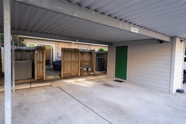 Building Photo - 7447 Brompton St
