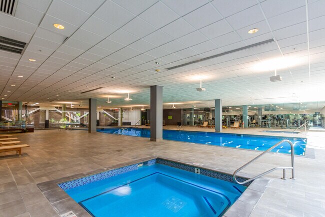 Building Photo - 7131 E Rancho Vista Dr