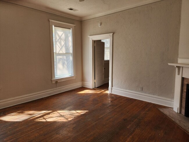 Building Photo - 1b Apartment in Statesville's Historic Dis...